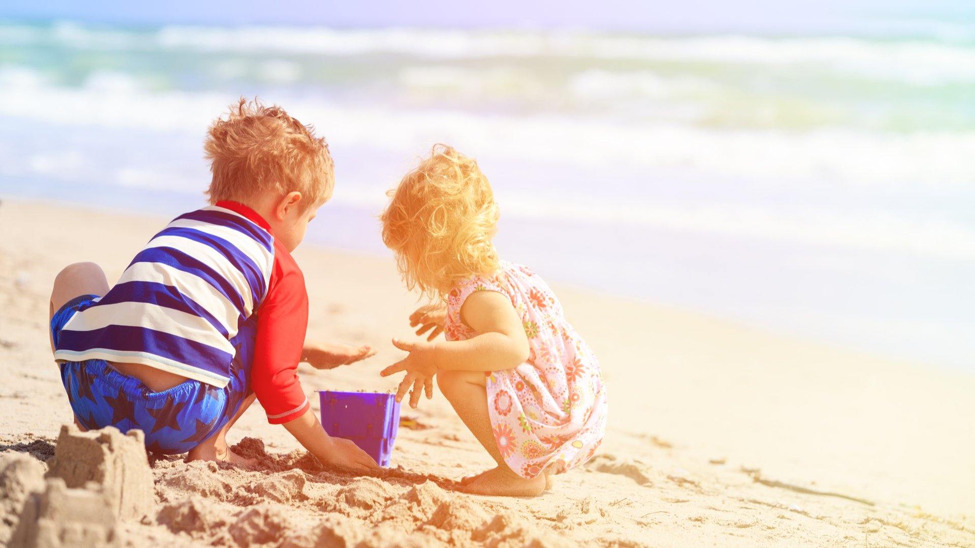 ingenia-holidays_kids_at_beach